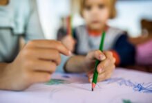 رسم وجه حزين للأطفال