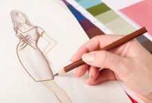 رسم فتاة تبكي بالرصاص